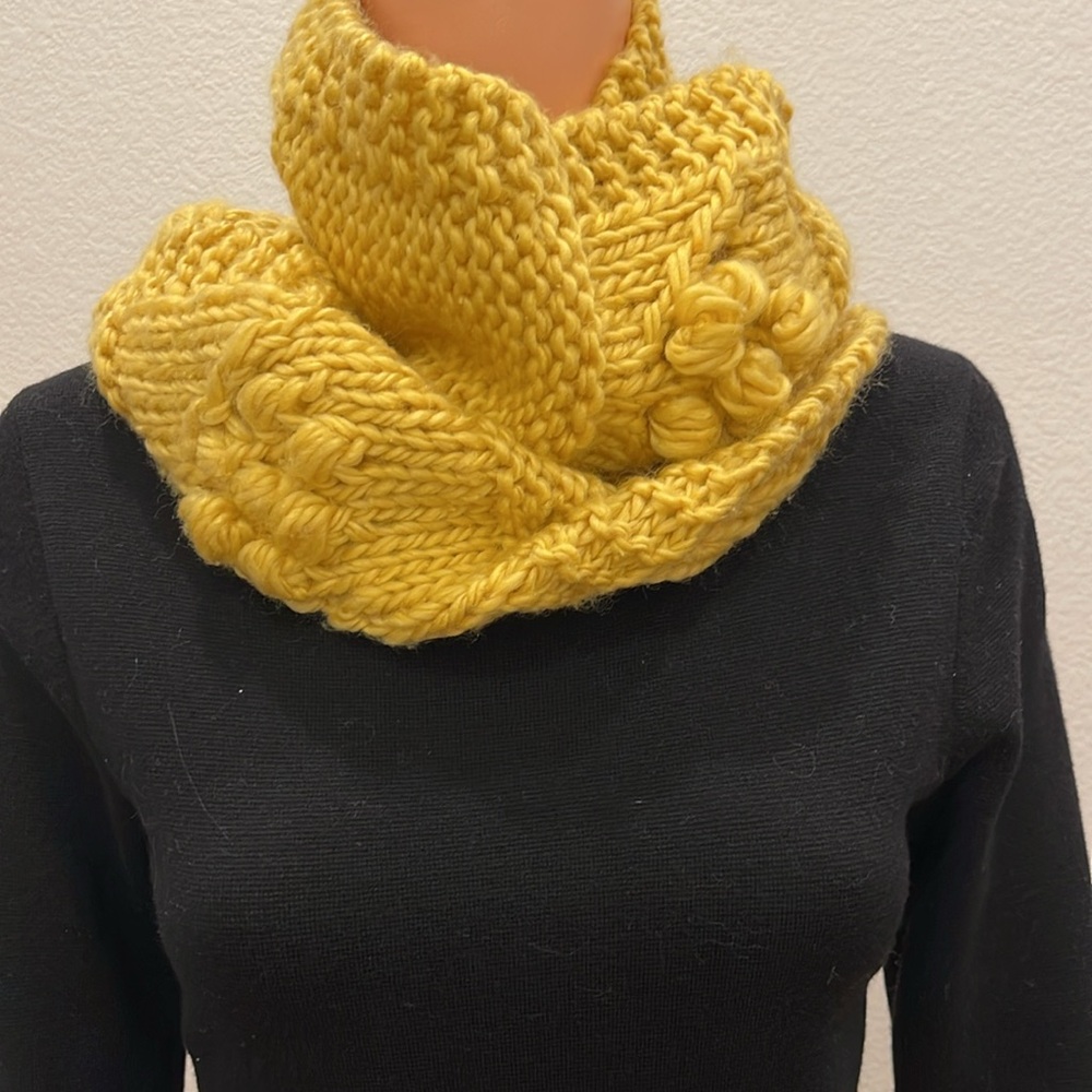 Handmade wool blend yellow long scarf - Picture 4 of 7